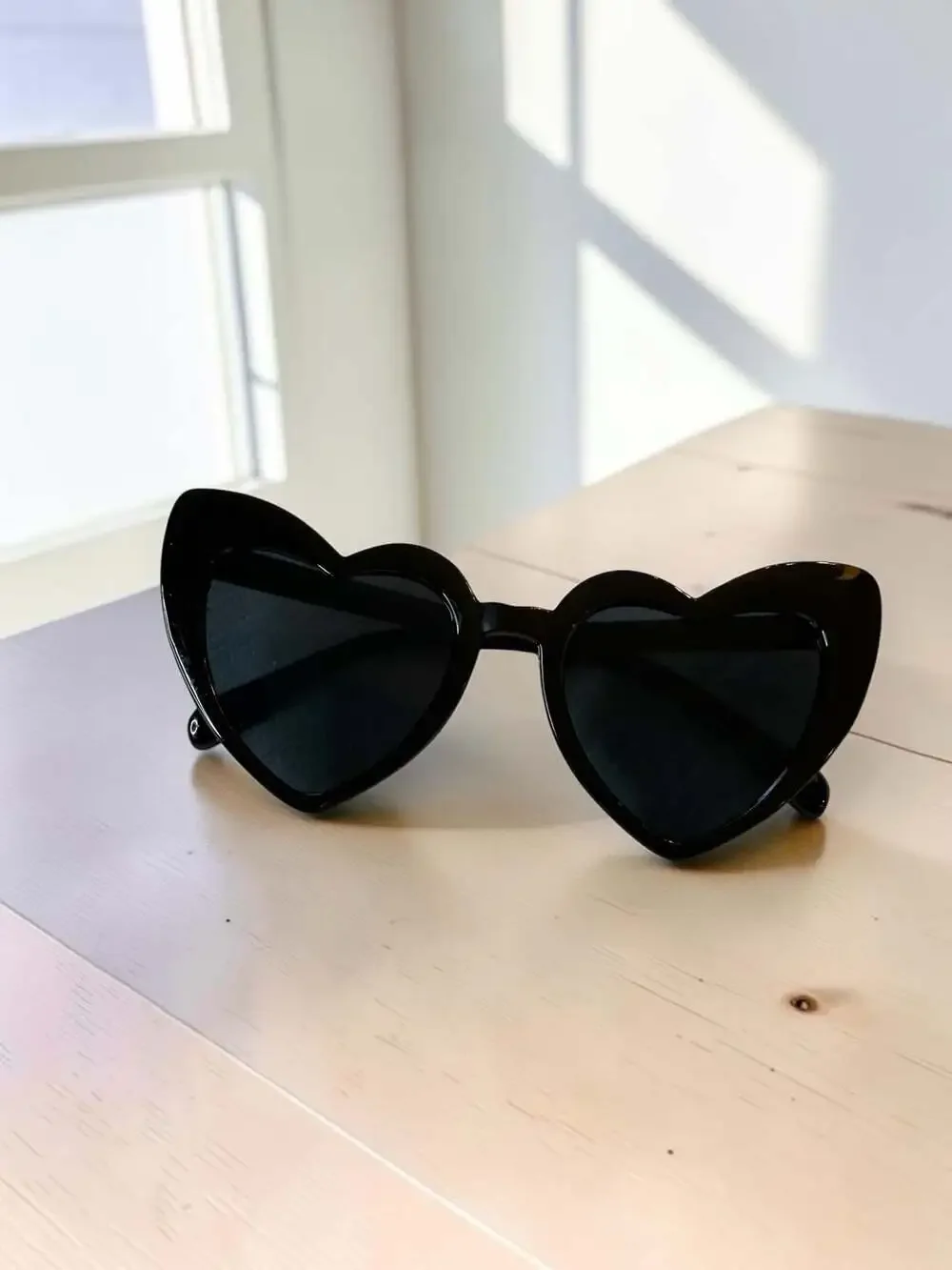 Heart-Shaped Cat Eye Retro Sunglasses